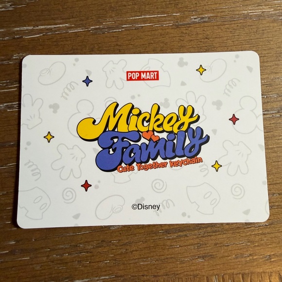 Pop Mart Disney - Goofy Plush Keychain - Picture 7 of 9